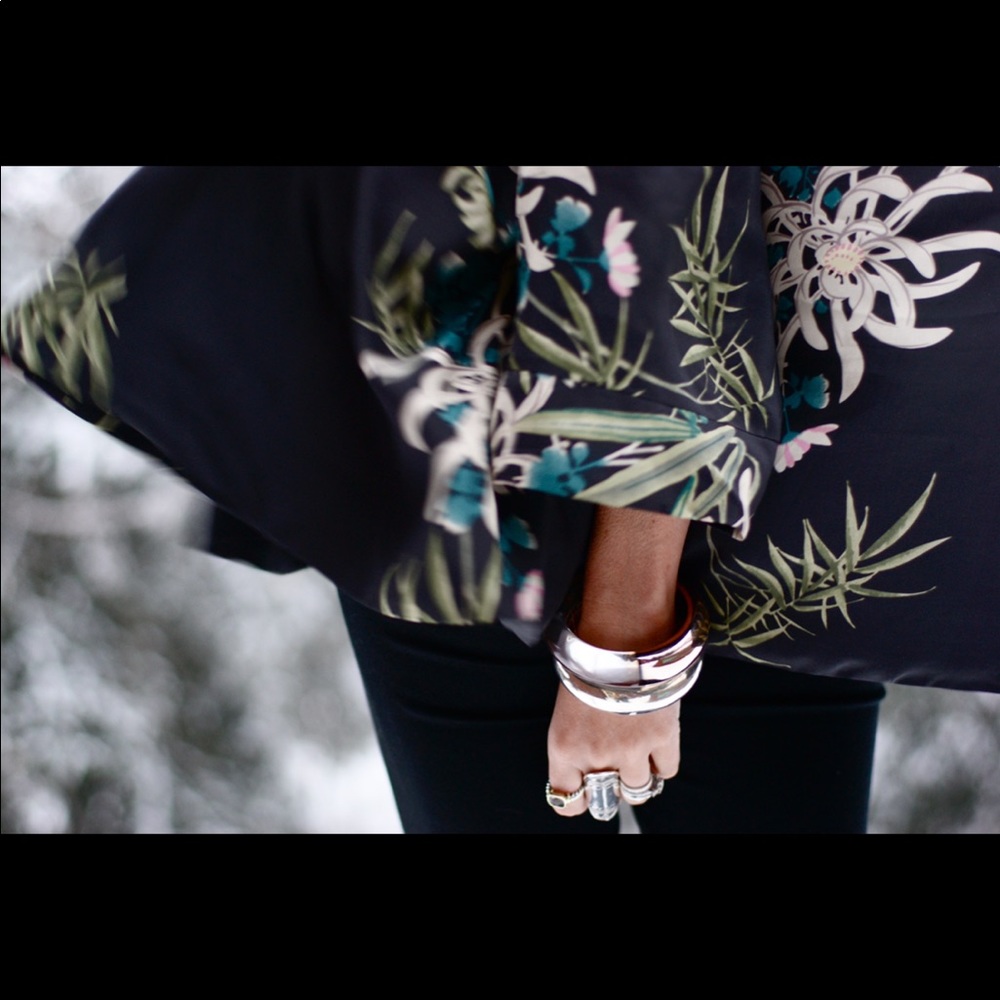 Zara Kimono black floral size M